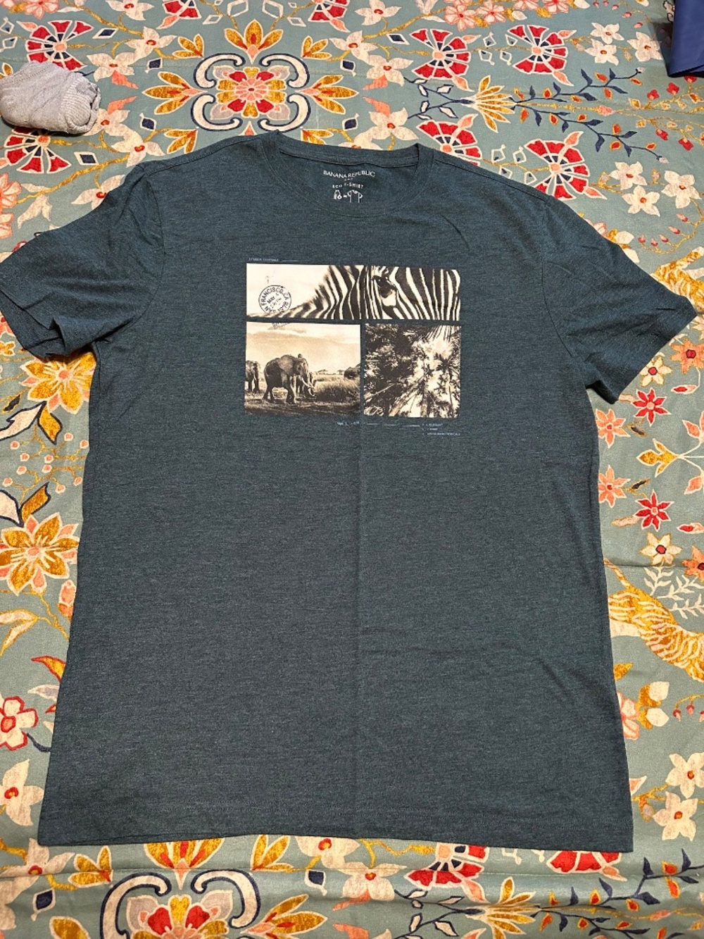 Banana Republic Green Elephant & Zebra Print Med Tall Eco T